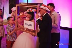 Fotosesja w trakcie wesela - prowadzi wodzirej