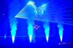 Pokaz laserowy i skrzypce
