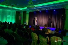 wystep-stand-up