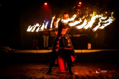 Taniec z ogniem realizują artyści z wieloletnim doświdczeniem