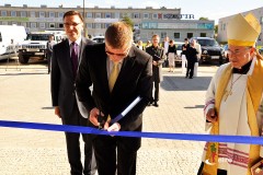 Uroczyste przecięcie wstęgi - otwarcie nowej siedziby firmy Dachland.