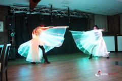 Efektowne skrzydła ledowe podczas pokazu w Ostródzie