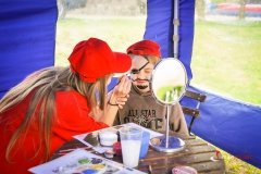 Malowanie buziek małych piratów