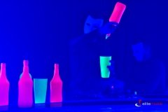 Barmani w akcji podczas uv show