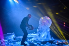 Pokaz rzeźbienia w lodzie
