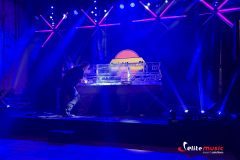 Pokaz rzeźbienia w lodzie podczas eventu