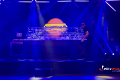 Pokaz rzeźbienia w lodzie podczas eventu