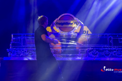 Pokaz rzeźbienia w lodzie podczas eventu