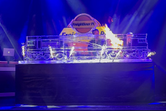Pokaz rzeźbienia w lodzie podczas eventu