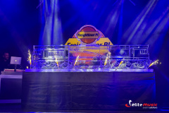 Pokaz rzeźbienia w lodzie podczas eventu