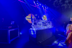 Pokaz rzeźbienia w lodzie podczas eventu