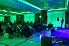 Występ stand-up podczas imprezy firmowej
