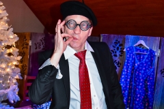 pan miecio - nasz konfernasjer przygotwuje się do imprezy