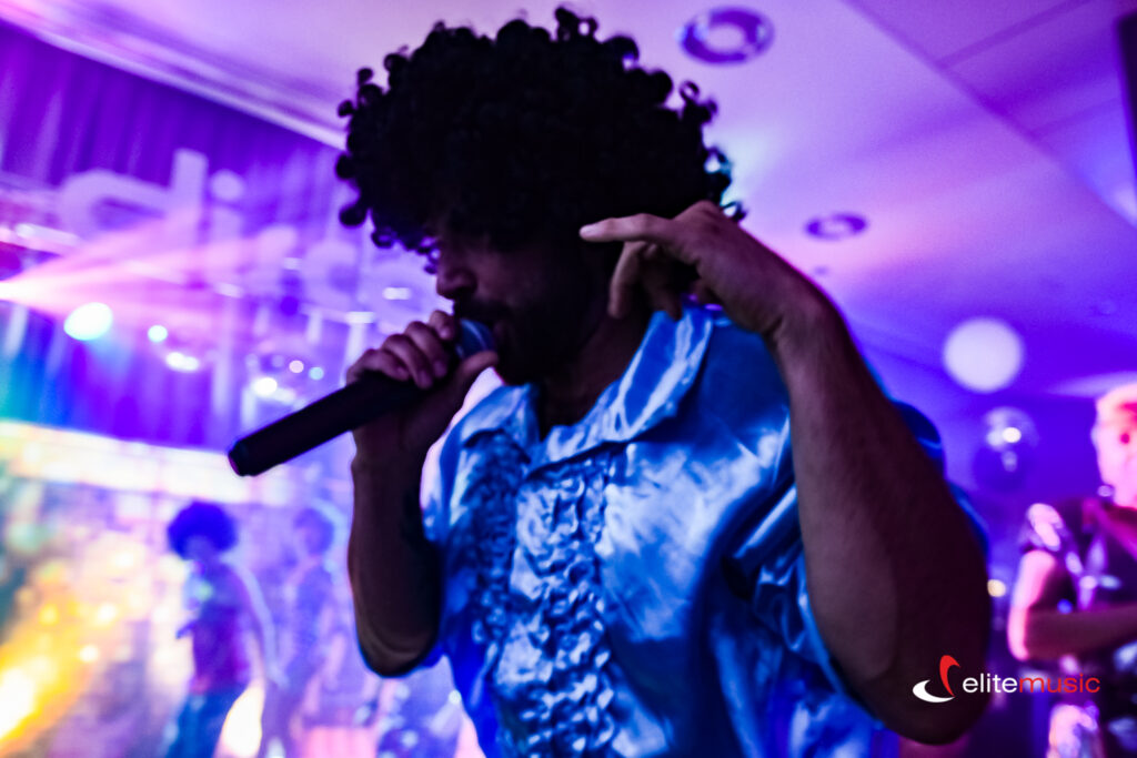 Prowadzący podczas wieoczru disco w hotelu narvil k. Warszawy