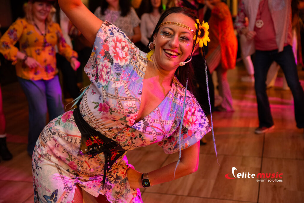 Impreza tematyczna flower power - dzieci kwaity