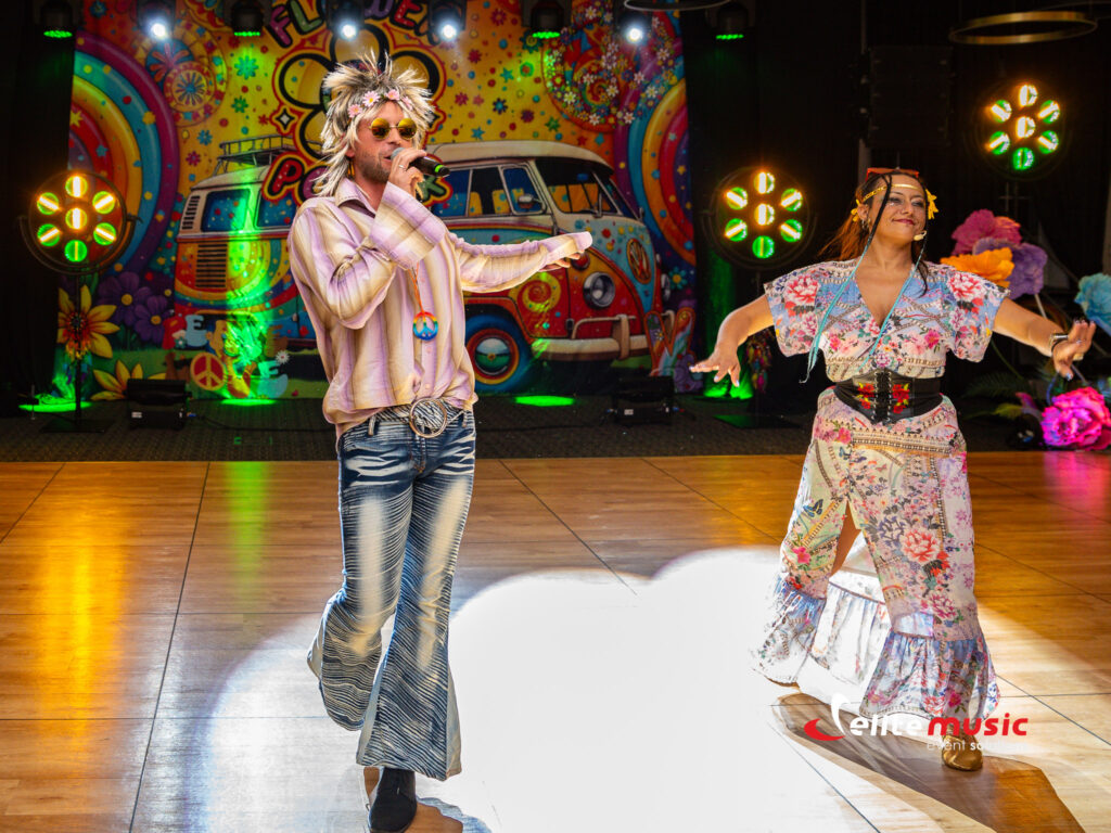 Wieczór tematyczny flower power - ekipa animacyjna Elite Music