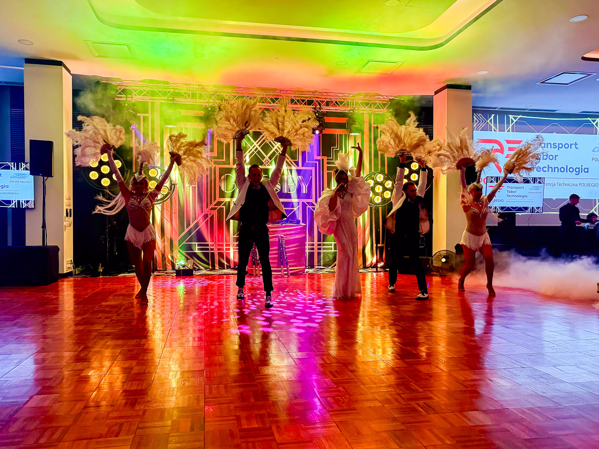 Show taneczne podczas imprezy tematycznej - wieczór Great Gatsby zrealizowany przez Elite Music.