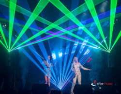 Pokaz laserowy połączony z występem skrzypaczki i saksofonistki